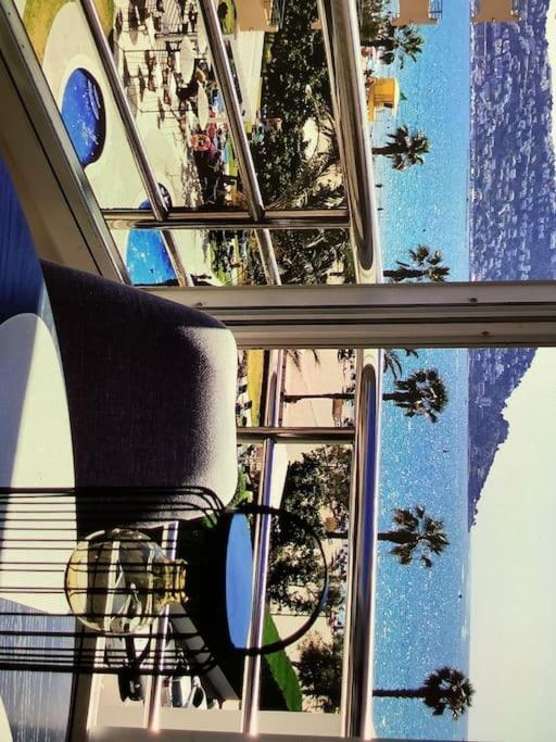 Spacieux Appartement Rose Front Mer Et Piscine Roses Exterior foto