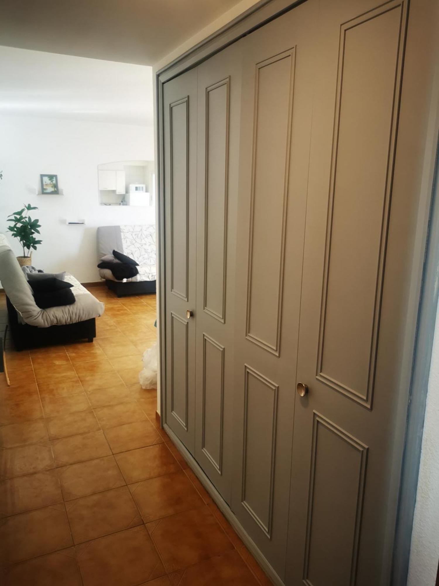 Spacieux Appartement Rose Front Mer Et Piscine Roses Exterior foto